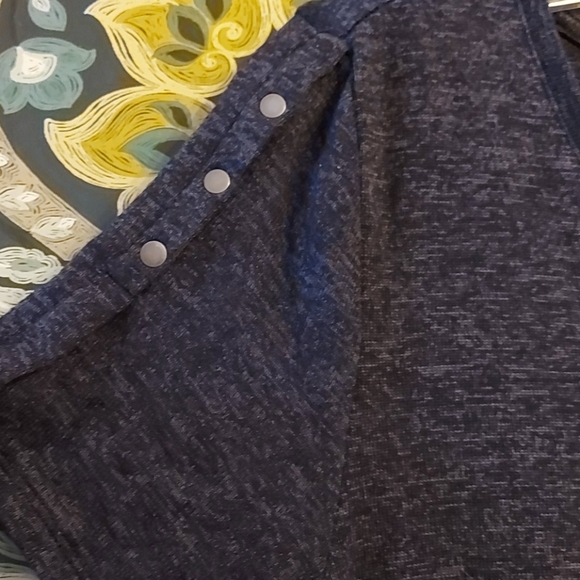 Reitmans Navy Top - Picture 3 of 3